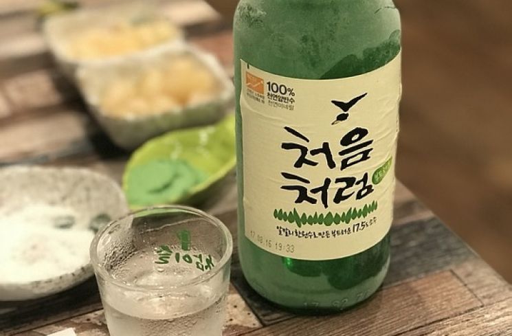 Lawan Covid-19, Pabrik Soju Sumbang Stok Alkohol untuk Jadi Hand Sanitizer - GuideKu.com bottle from Kumbokju Distillery