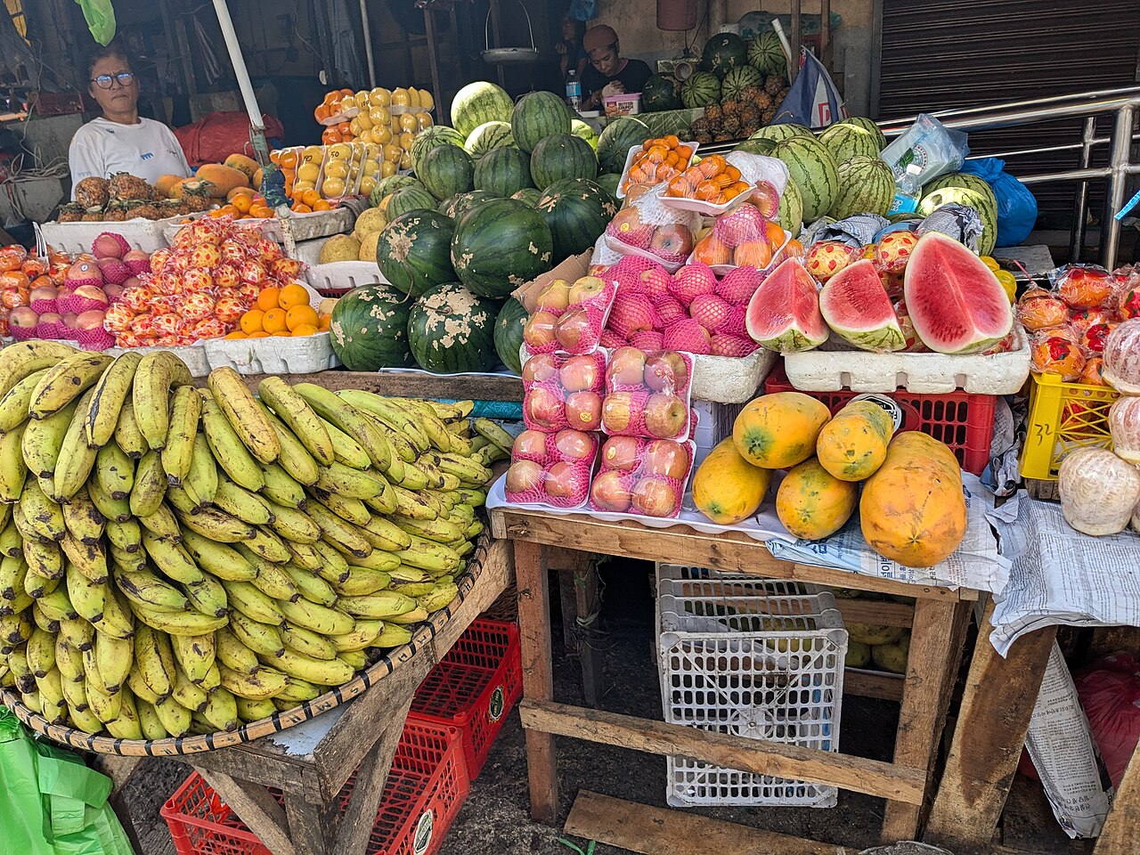 Assorted orchard fruit